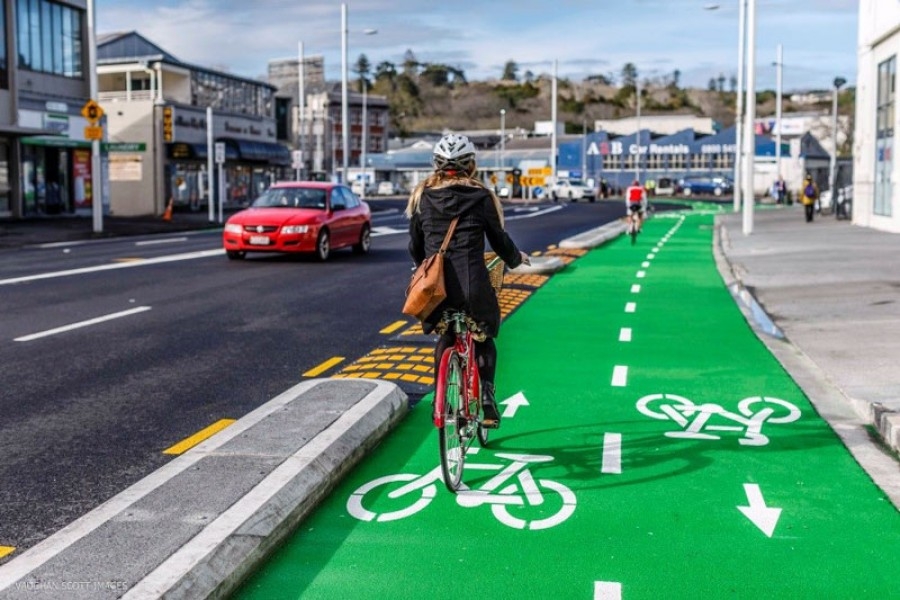 xDA4-05-Bi-directional-protected-cycleway-Beach-Road-auckland.jpg.pagespeed.ic.J.jpg