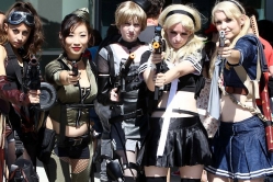 լ��լŮ���������ƽ𺣰�COSPLAYչ֮��Ůƪ(ͼ)