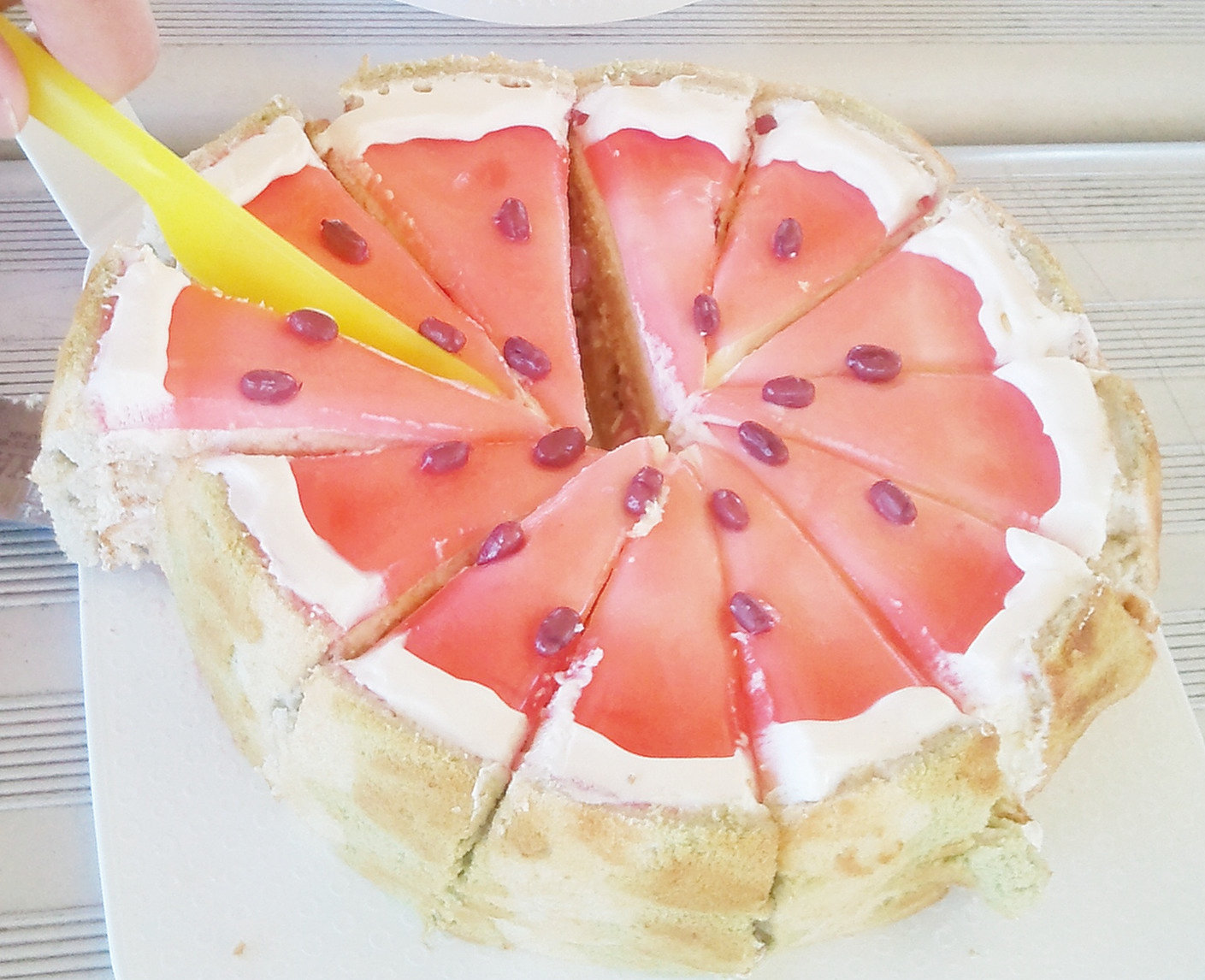 切开的西瓜蛋糕 切开的西瓜蛋糕