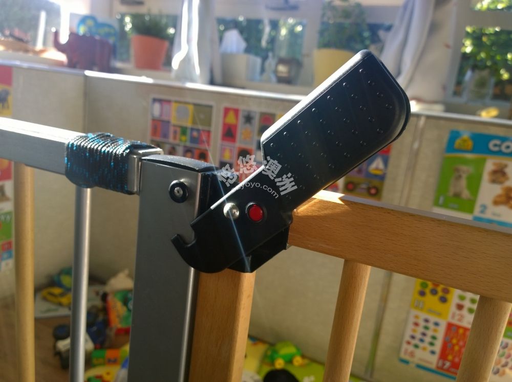 ���º�ɫ�İ�ť���������ܱ���������С�ָ����޷���