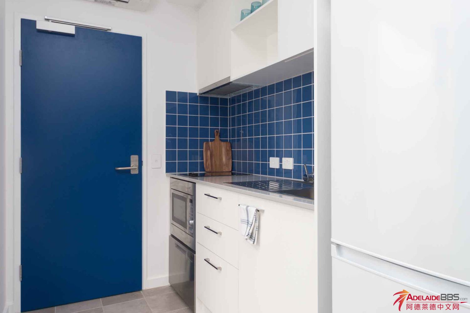 dwell-East-End-Adelaide-Deluxe-Studio-with-Double-Bed-South-05.jpg