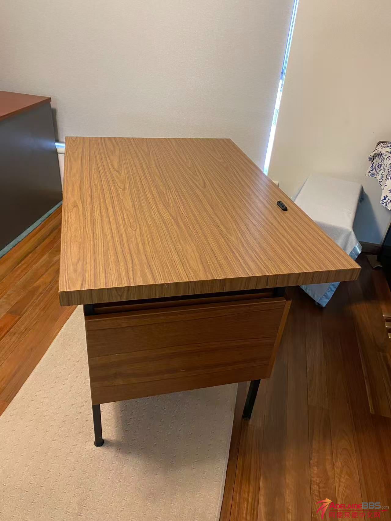 desk2.jpg